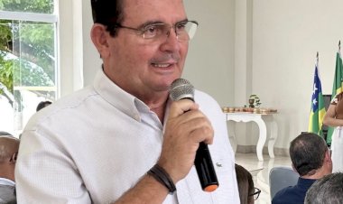 Prefeito Luciano de Menininha reage a críticas e manda ouvinte “pegar as trouxinhas e se mudar” para outra cidade